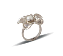 Load image into Gallery viewer, Sterling Silver Pearl Ring
