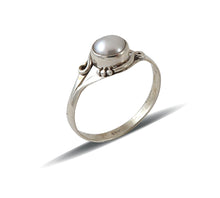 Load image into Gallery viewer, Sterling Silver Pearl Ring
